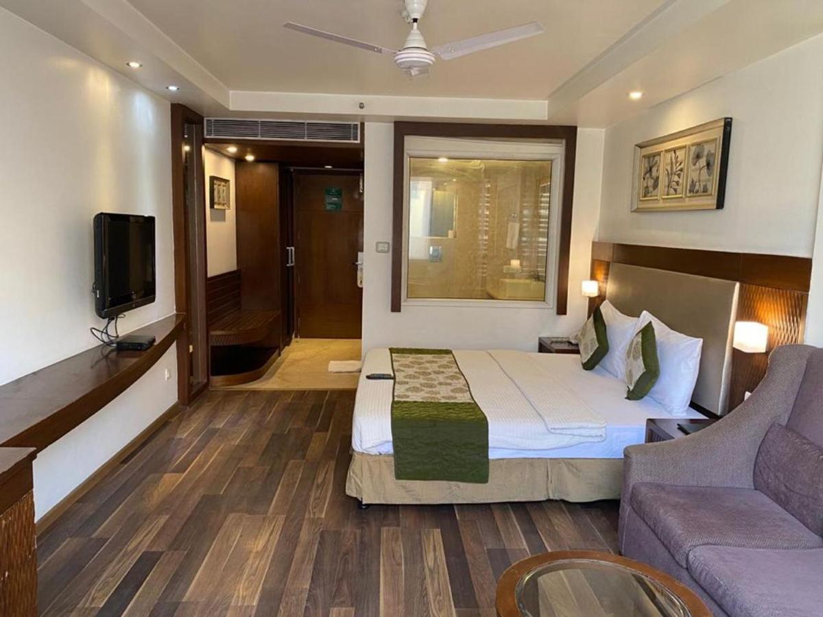 Le Roi Near Railway Station 3*